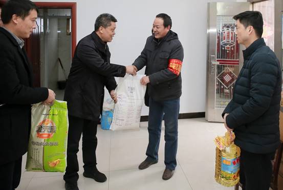 在靖口镇探望开元困难学生家庭20181115-CJ8R9603